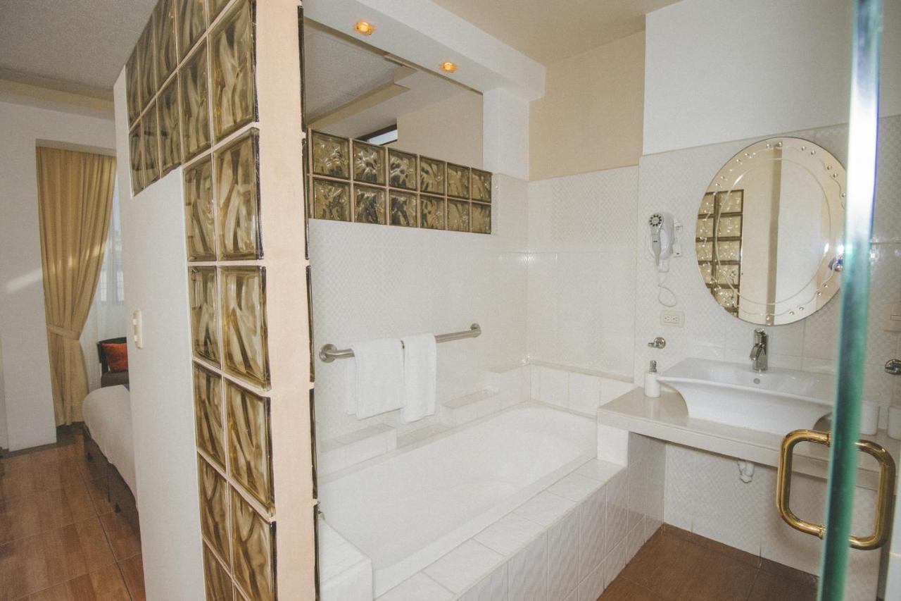 Hotel Palace Galapagos ปูแอร์โตอาโยรา ภายนอก รูปภาพ