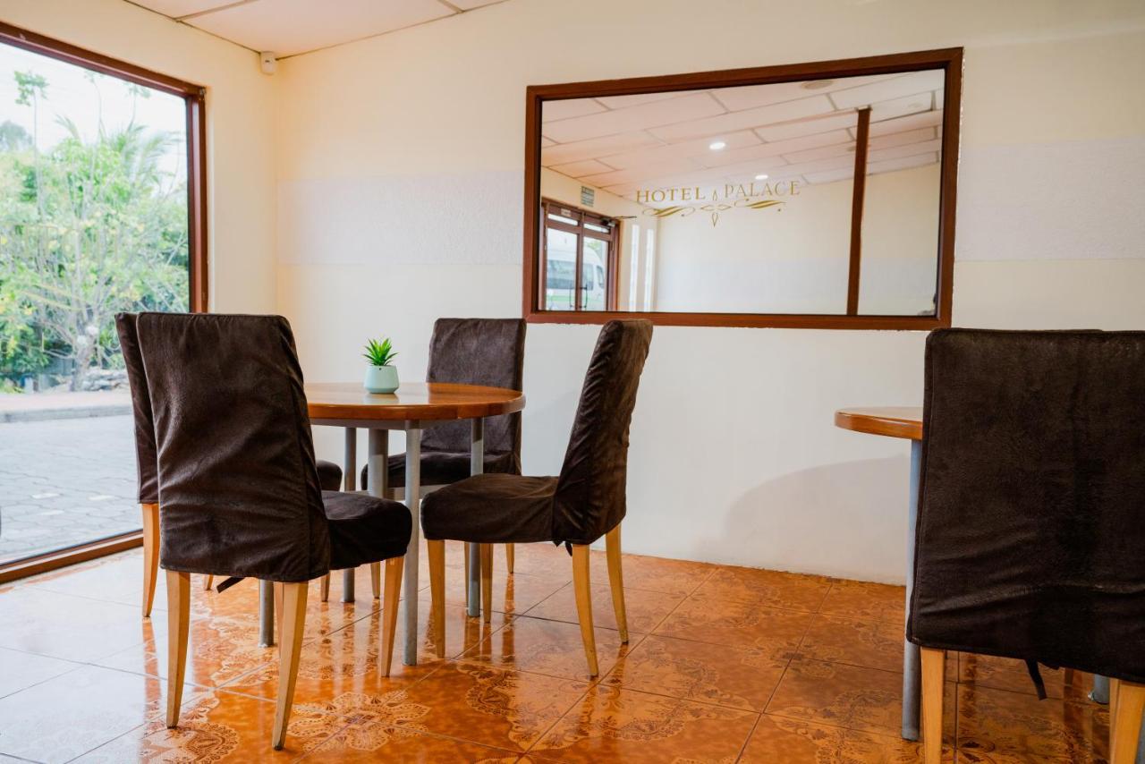 Hotel Palace Galapagos ปูแอร์โตอาโยรา ภายนอก รูปภาพ