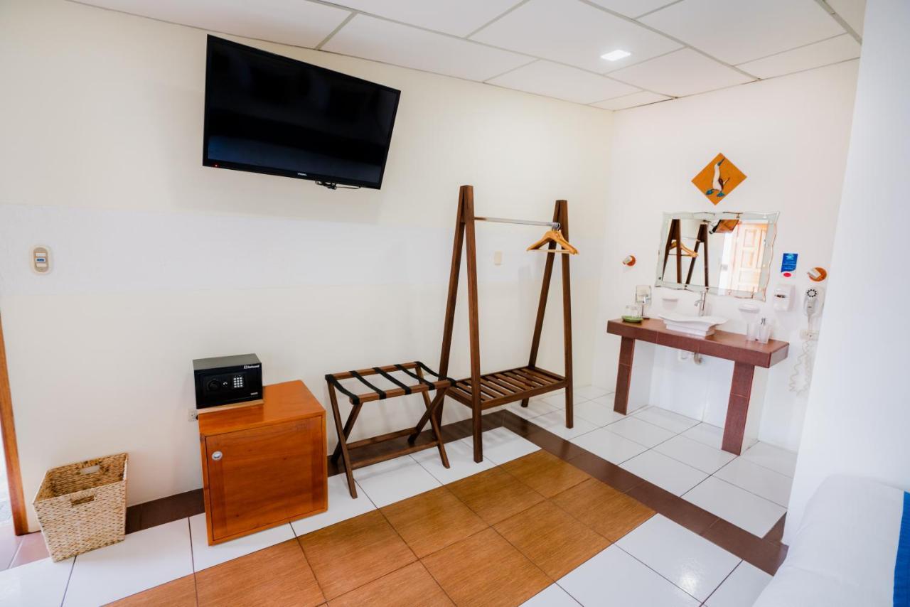 Hotel Palace Galapagos ปูแอร์โตอาโยรา ภายนอก รูปภาพ
