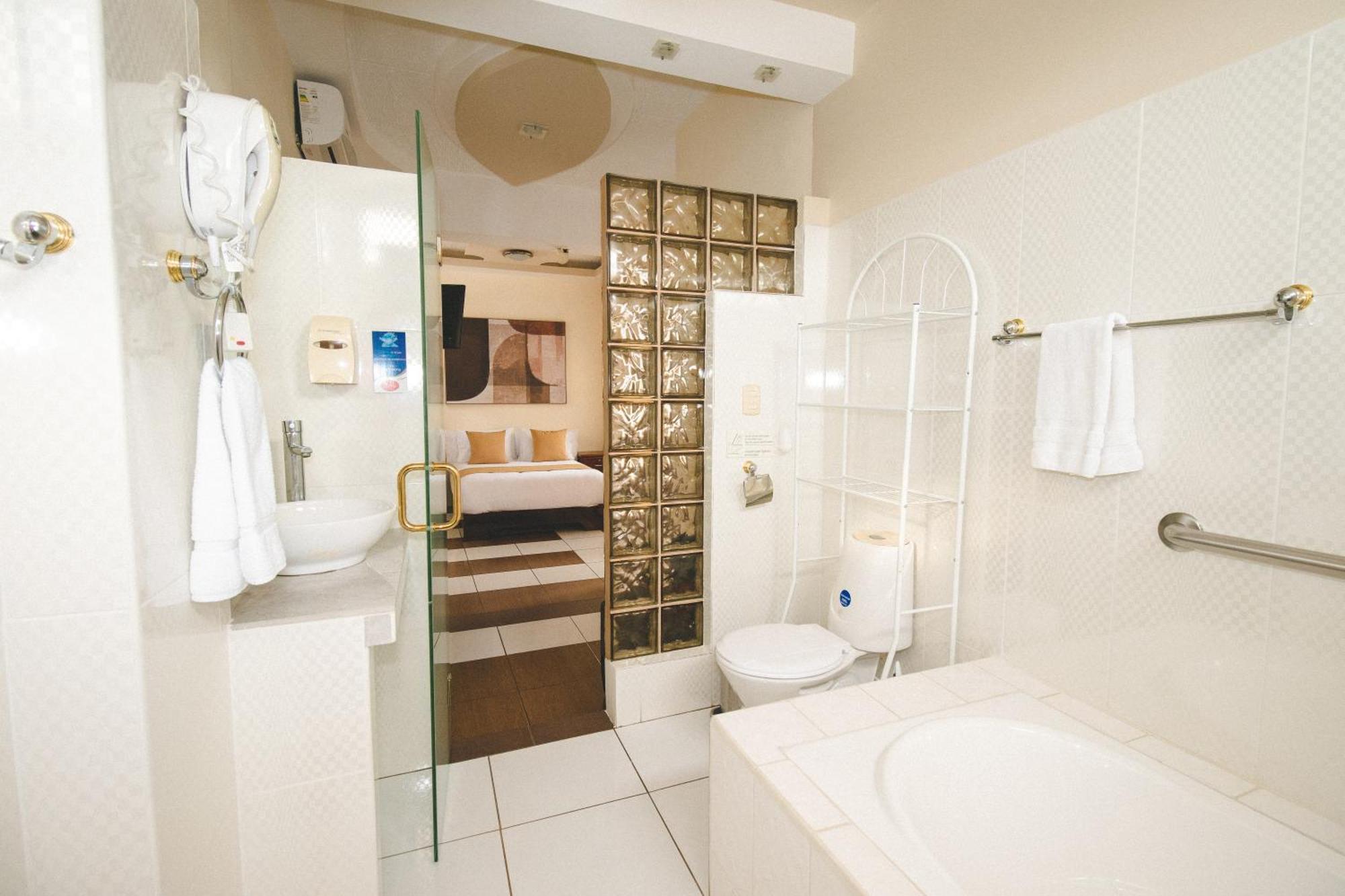 Hotel Palace Galapagos ปูแอร์โตอาโยรา ภายนอก รูปภาพ