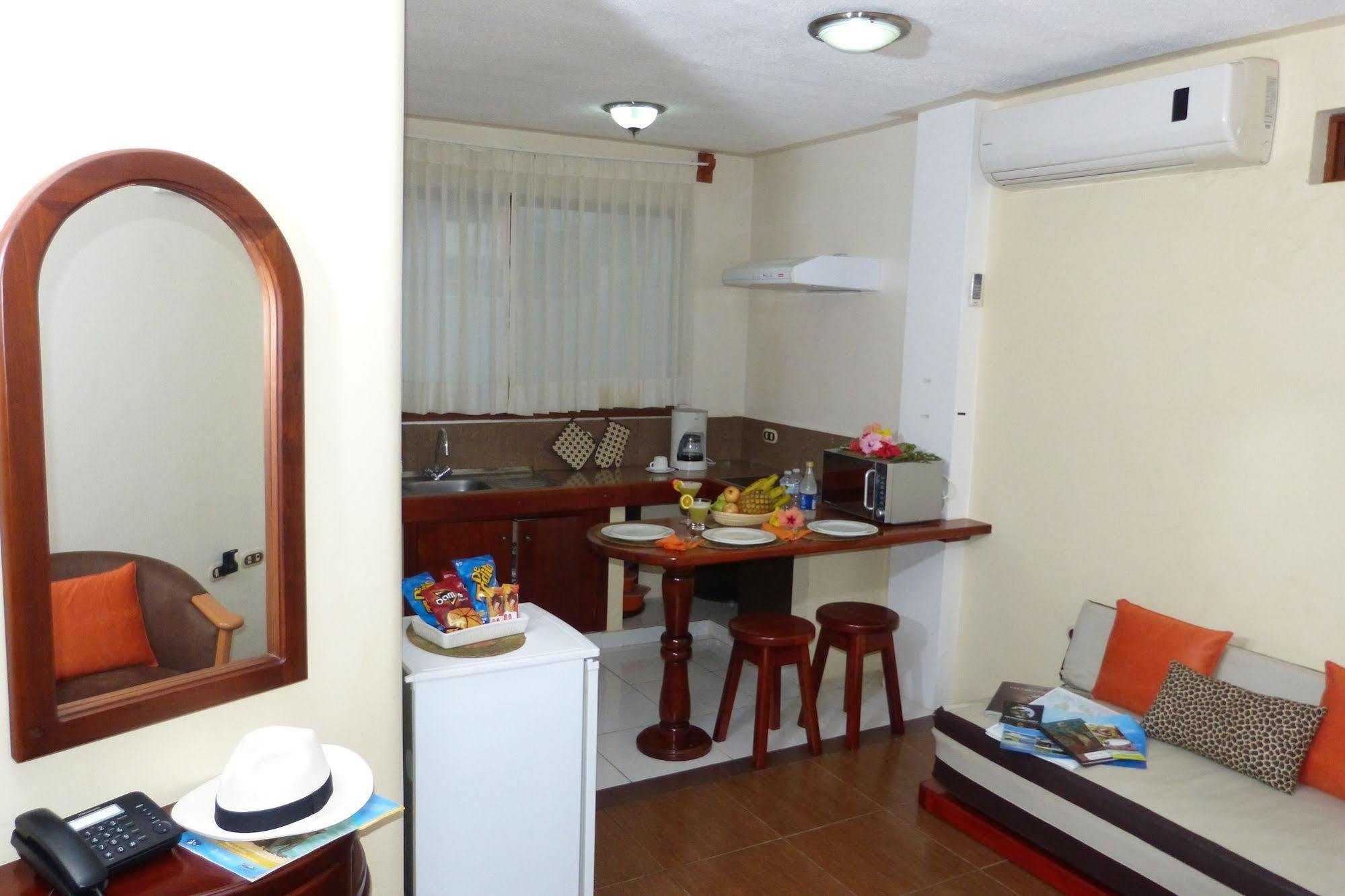 Hotel Palace Galapagos ปูแอร์โตอาโยรา ภายนอก รูปภาพ