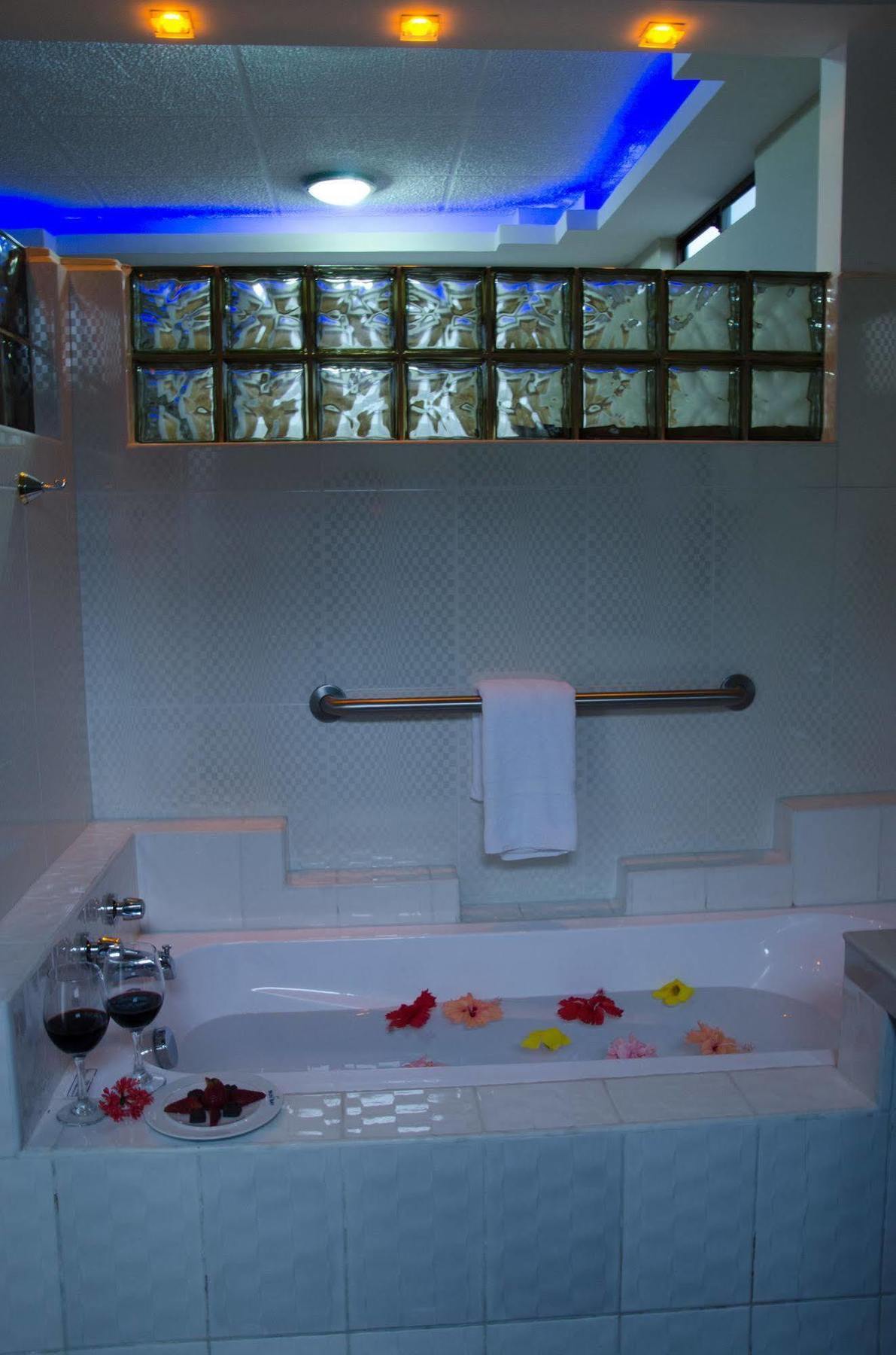 Hotel Palace Galapagos ปูแอร์โตอาโยรา ภายนอก รูปภาพ