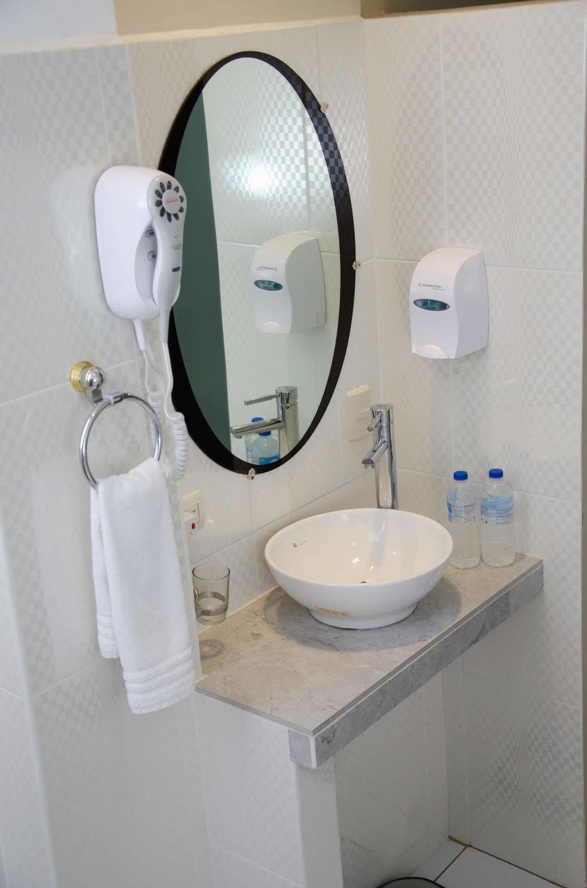 Hotel Palace Galapagos ปูแอร์โตอาโยรา ภายนอก รูปภาพ